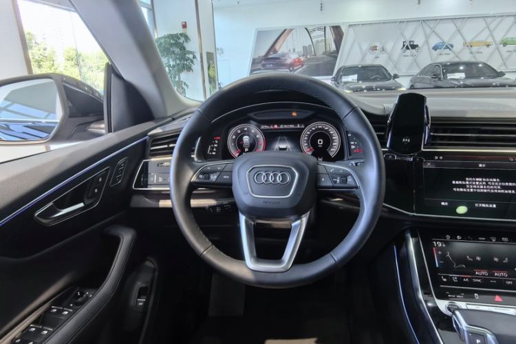Used Audi Q8 2023 55 TFSI Luxury Dynamic Edition Interior 7