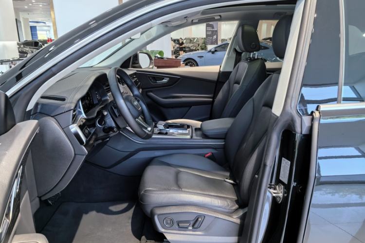 Used Audi Q8 2023 55 TFSI Luxury Dynamic Edition Interior 8