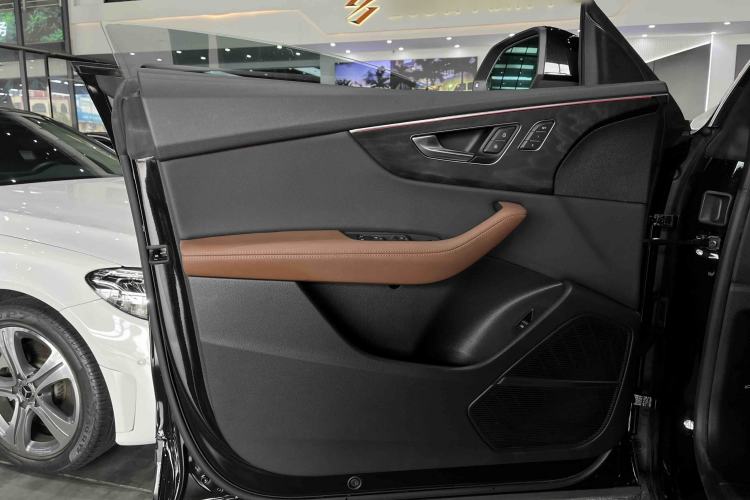 Used Audi Q8 2023 55 TFSI Luxury Dynamic Edition Interior 8