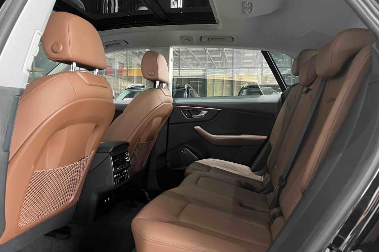 Used Audi Q8 2023 55 TFSI Luxury Dynamic Edition Interior 9