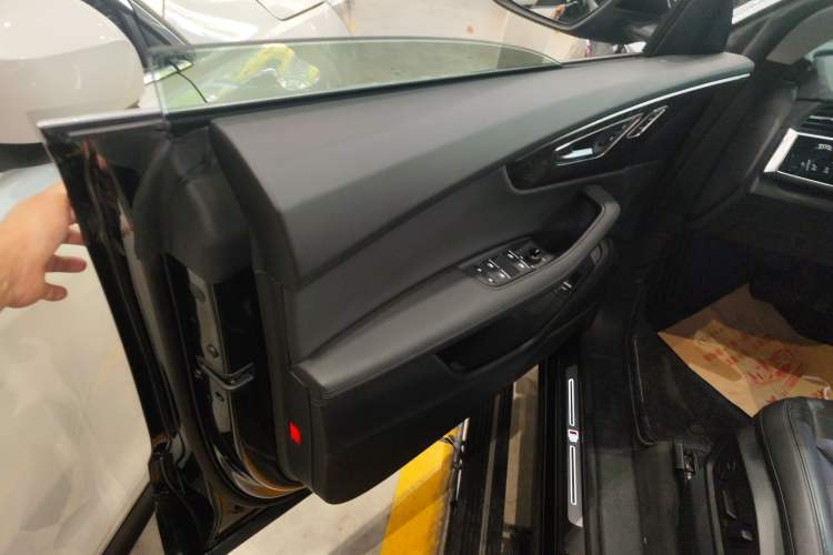 Used Audi Q8 2023 55 TFSI Luxury Dynamic Edition Left Front Door Interior