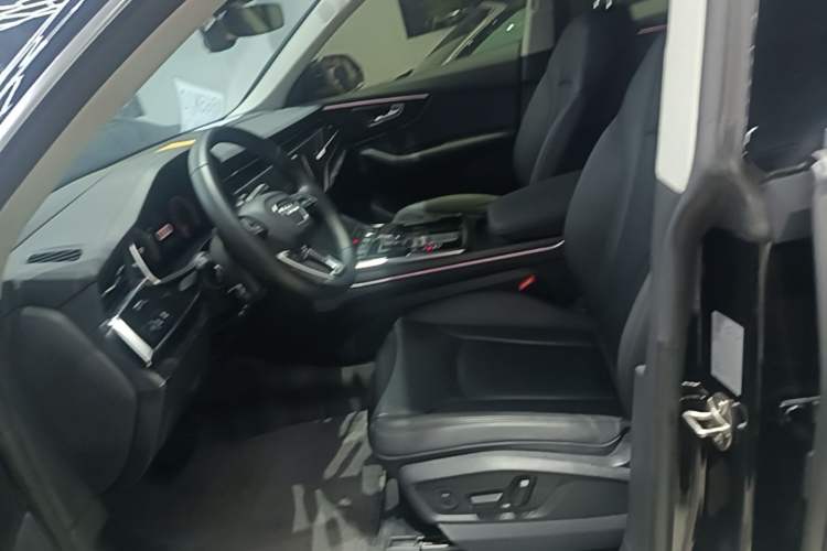 Used Audi Q8 2023 55 TFSI Luxury Dynamic Edition Left Front Seat
