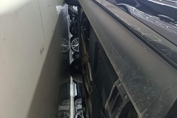 Used Audi Q8 2023 55 TFSI Luxury Dynamic Edition Left Side Sill
