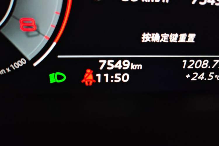 Used Audi Q8 2023 55 TFSI Luxury Dynamic Edition Odometer Close Up