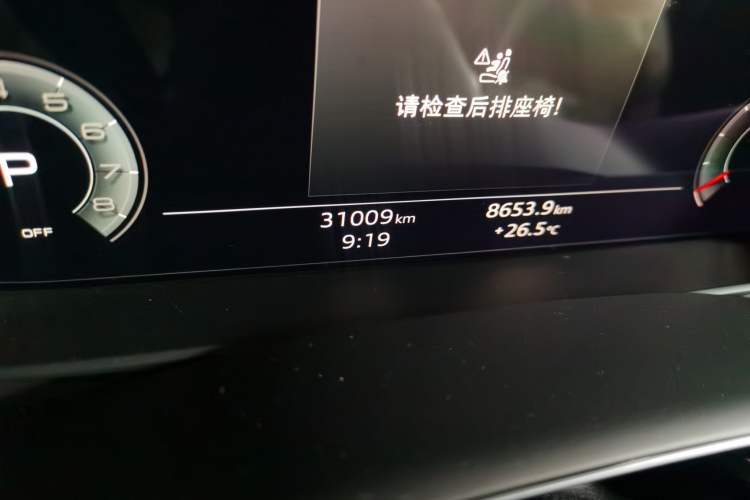 Used Audi Q8 2023 55 TFSI Luxury Dynamic Edition Odometer Close Up