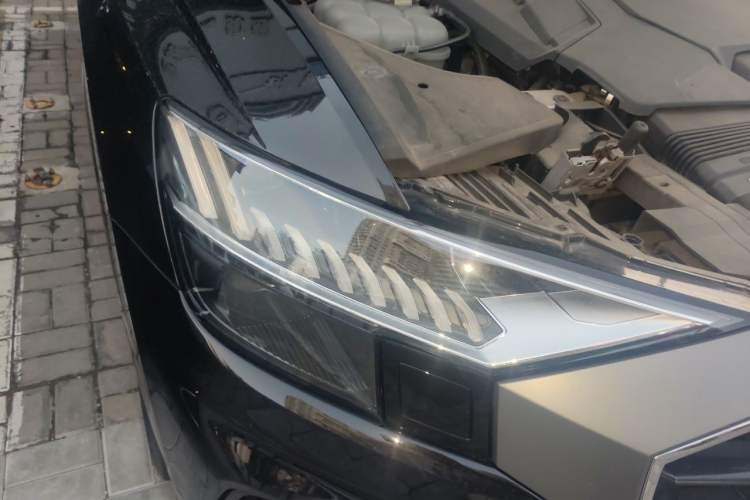 Used Audi Q8 2023 55 TFSI Luxury Dynamic Edition Right Front Headlight