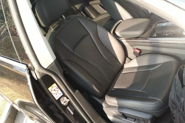 Used Audi Q8 2023 55 TFSI Luxury Dynamic Edition Right Front Seat