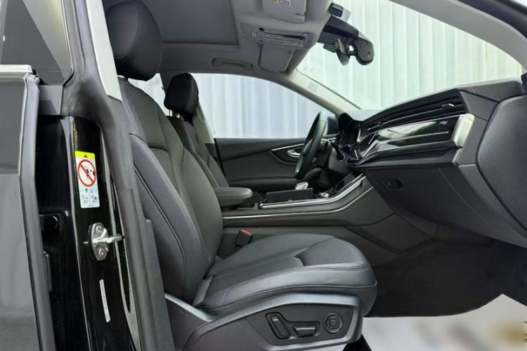 Used Audi Q8 2023 55 TFSI Luxury Dynamic Edition Right Front Seat