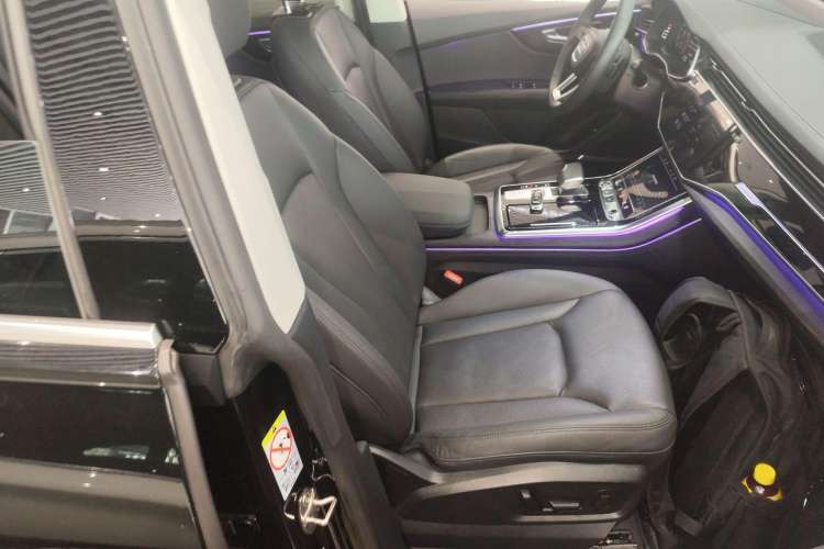 Used Audi Q8 2023 55 TFSI Luxury Dynamic Edition Right Front Seat