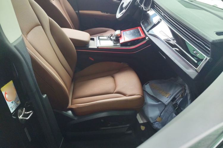 Used Audi Q8 2023 55 TFSI Luxury Dynamic Edition Right Front Seat