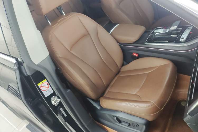 Used Audi Q8 2023 55 TFSI Luxury Dynamic Edition Right Front Seat