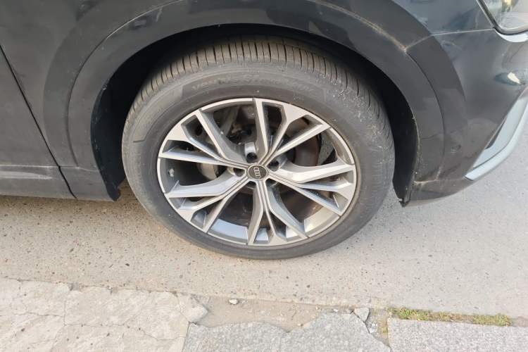 Used Audi Q8 2023 55 TFSI Luxury Dynamic Edition Right Front Wheel Hub