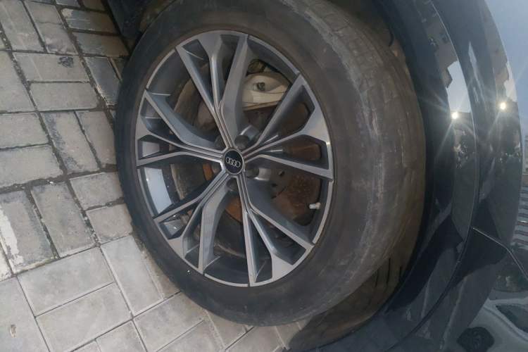 Used Audi Q8 2023 55 TFSI Luxury Dynamic Edition Right Front Wheel Hub