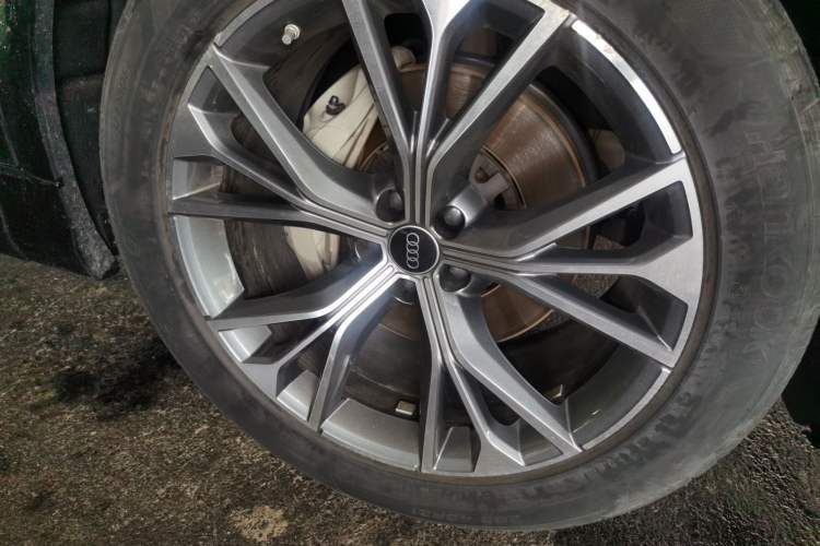 Used Audi Q8 2023 55 TFSI Luxury Dynamic Edition Right Front Wheel Hub