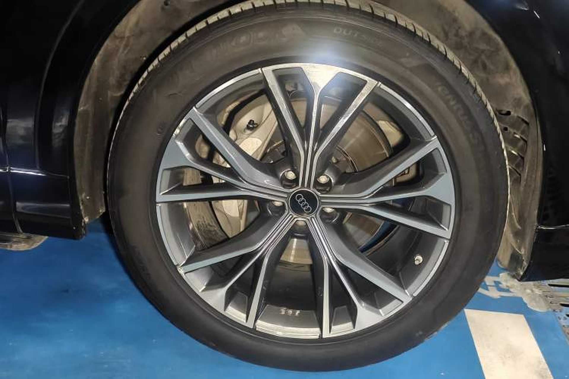 Used Audi Q8 2023 55 TFSI Luxury Dynamic Edition Right Front Wheel Hub