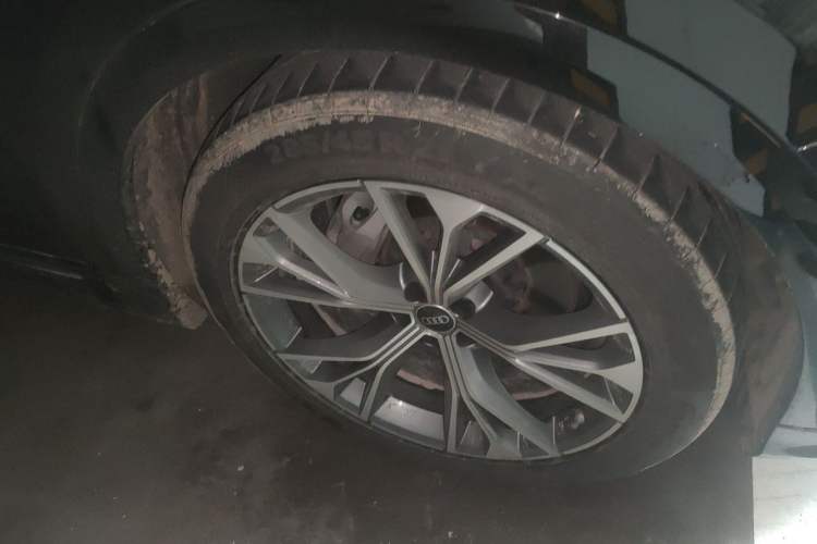 Used Audi Q8 2023 55 TFSI Luxury Dynamic Edition Right Front Wheel Hub