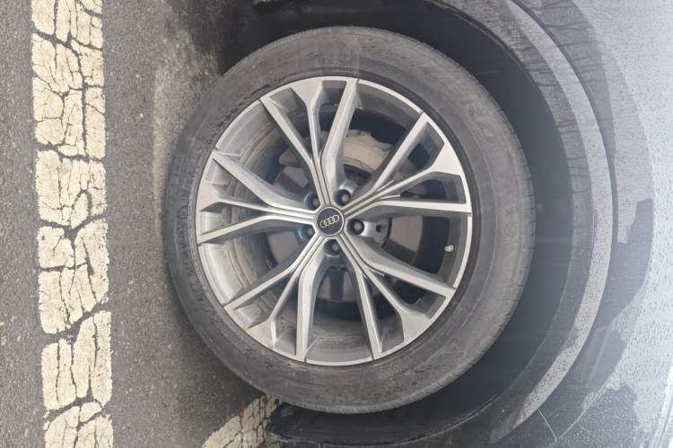 Used Audi Q8 2023 55 TFSI Luxury Dynamic Edition Right Front Wheel Hub