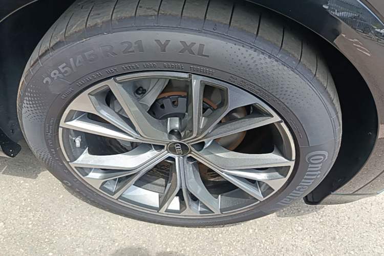 Used Audi Q8 2023 55 TFSI Luxury Dynamic Edition Right Front Wheel Hub