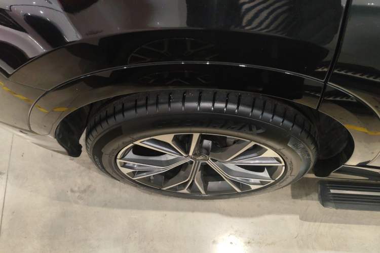 Used Audi Q8 2023 55 TFSI Luxury Dynamic Edition Right Rear Wheel Hub