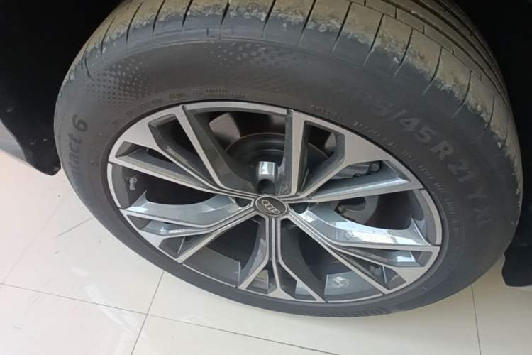 Used Audi Q8 2023 55 TFSI Luxury Dynamic Edition Right Rear Wheel Hub