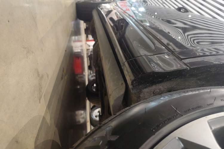 Used Audi Q8 2023 55 TFSI Luxury Dynamic Edition Right Side Sill