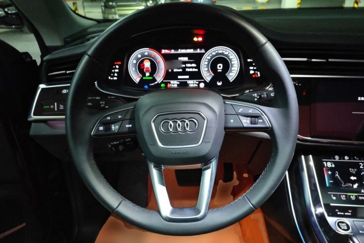 Used Audi Q8 2023 55 TFSI Luxury Dynamic Edition Steering Wheel