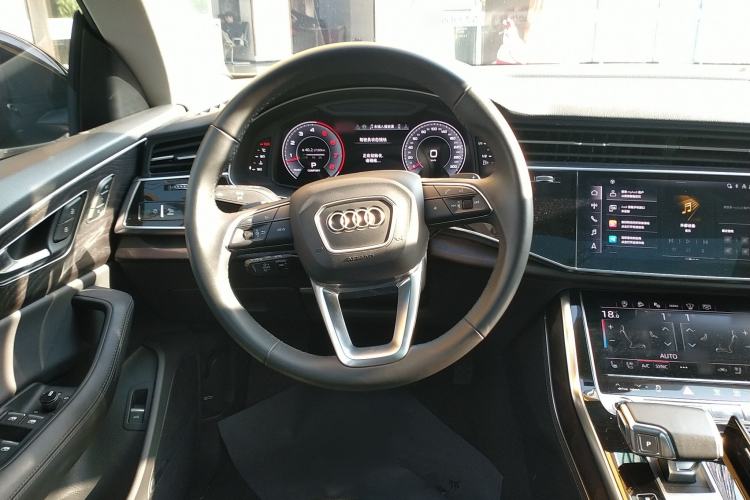 Used Audi Q8 2023 55 TFSI Luxury Dynamic Edition Steering Wheel