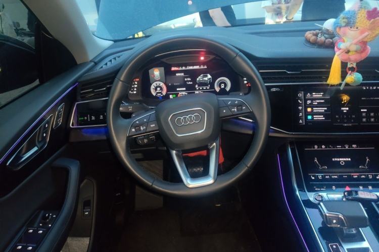 Used Audi Q8 2023 55 TFSI Luxury Dynamic Edition Steering Wheel