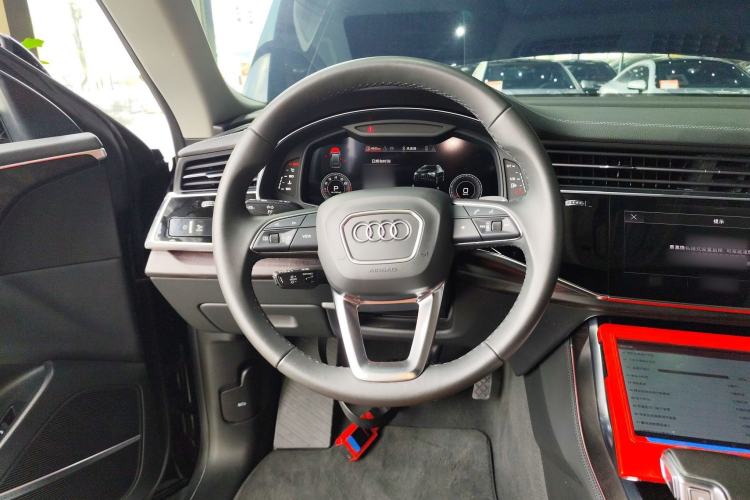 Used Audi Q8 2023 55 TFSI Luxury Dynamic Edition Steering Wheel