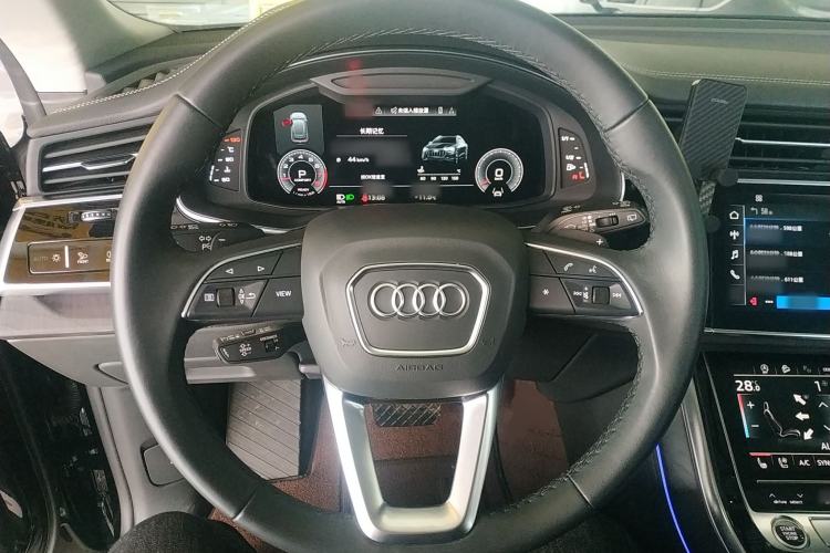 Used Audi Q8 2023 55 TFSI Luxury Dynamic Edition Steering Wheel