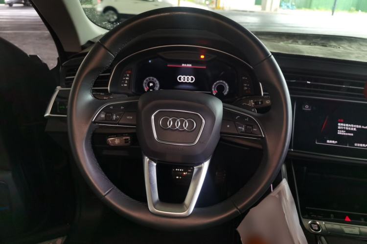 Used Audi Q8 2023 55 TFSI Luxury Dynamic Edition Steering Wheel