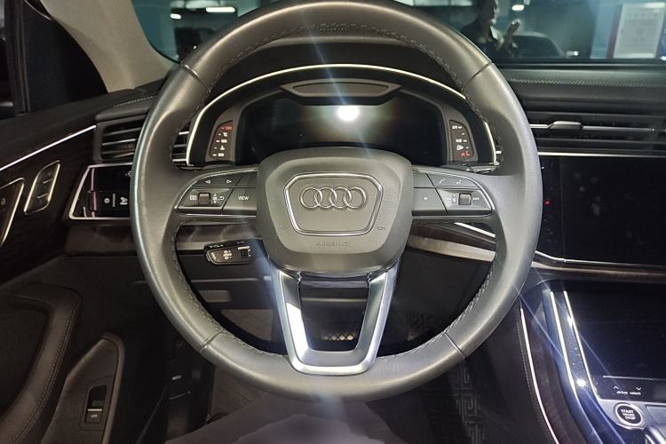 Used Audi Q8 2023 55 TFSI Luxury Dynamic Edition Steering Wheel