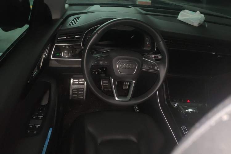 Used Audi Q8 2023 55 TFSI Luxury Dynamic Edition Steering Wheel