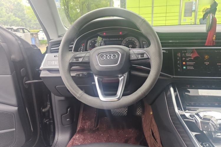 Used Audi Q8 2023 55 TFSI Luxury Dynamic Edition Steering Wheel