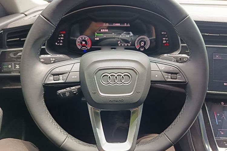 Used Audi Q8 2023 55 TFSI Luxury Dynamic Edition Steering Wheel