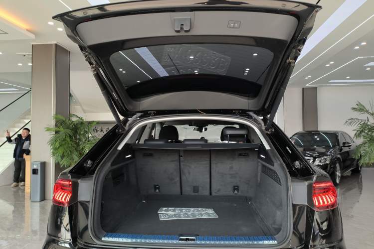 Used Audi Q8 2023 55 TFSI Luxury Dynamic Edition Trunk
