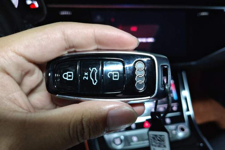 Used Audi Q8 2023 55 TFSI Luxury Dynamic Edition Vehicle Key