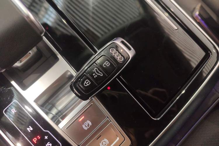 Used Audi Q8 2023 55 TFSI Luxury Dynamic Edition Vehicle Key