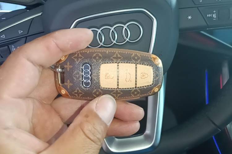 Used Audi Q8 2023 55 TFSI Luxury Dynamic Edition Vehicle Key