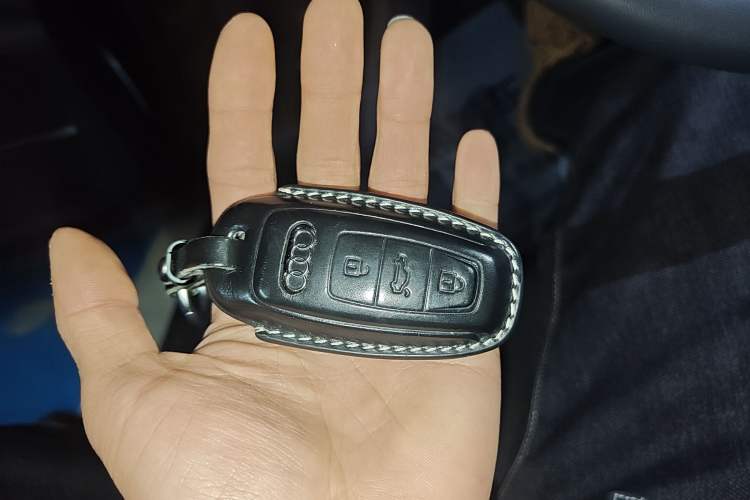 Used Audi Q8 2023 55 TFSI Luxury Dynamic Edition Vehicle Key