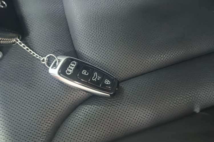 Used Audi Q8 2023 55 TFSI Luxury Dynamic Edition Vehicle Key