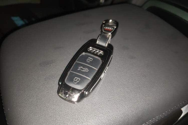 Used Audi Q8 2023 55 TFSI Luxury Dynamic Edition Vehicle Key