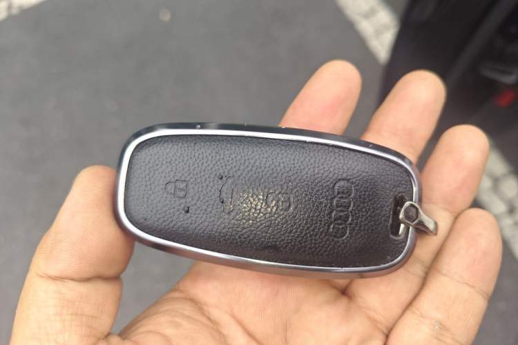 Used Audi Q8 2023 55 TFSI Luxury Dynamic Edition Vehicle Key