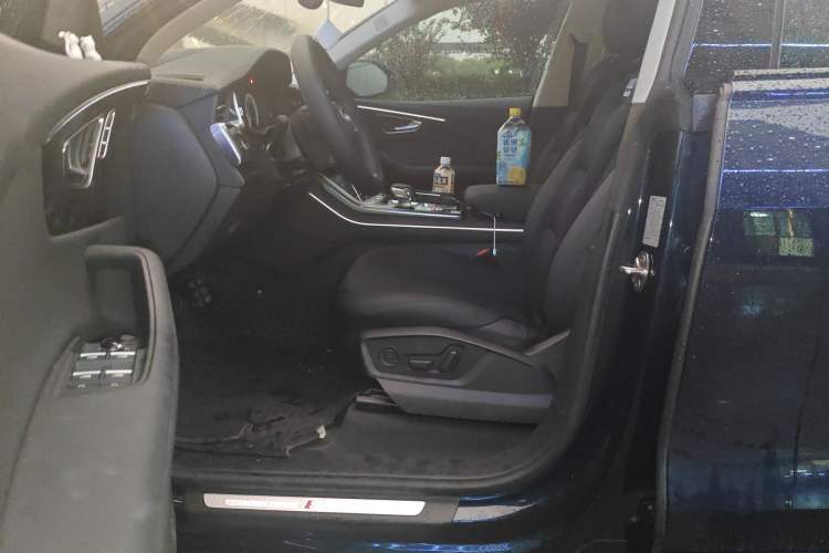 Used Audi Q8 2023 55 TFSI Luxury Dynamic Edition Interior 3