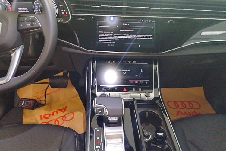 Used Audi Q8 2024 55 TFSI Luxury Dynamic Model Audio And AC Panel
