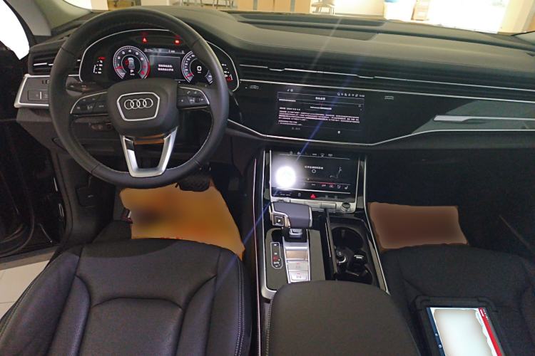 Used Audi Q8 2024 55 TFSI Luxury Dynamic Model Center Console