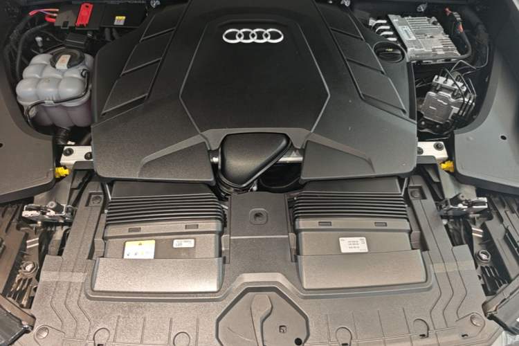 Used Audi Q8 2024 55 TFSI Luxury Dynamic Model Engine Bay