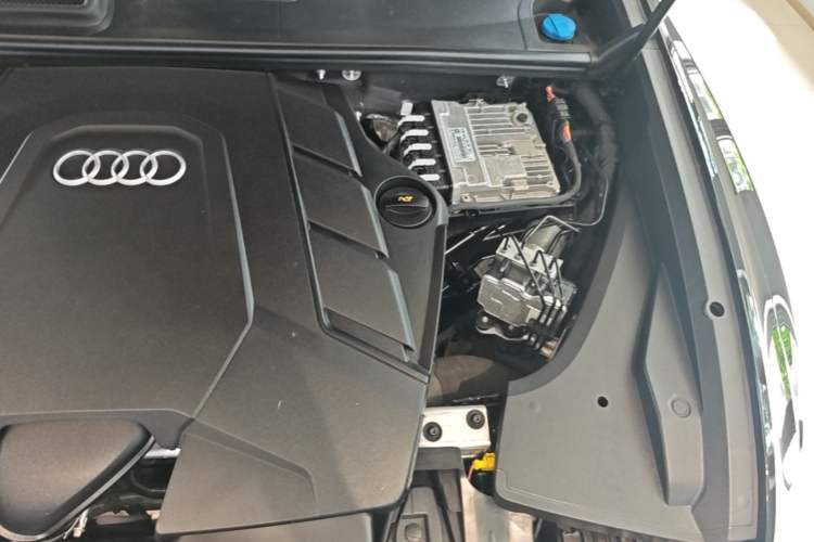 Used Audi Q8 2024 55 TFSI Luxury Dynamic Model Engine Bay Left