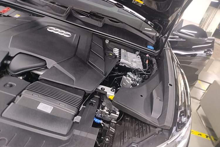 Used Audi Q8 2024 55 TFSI Luxury Dynamic Model Engine Bay Left