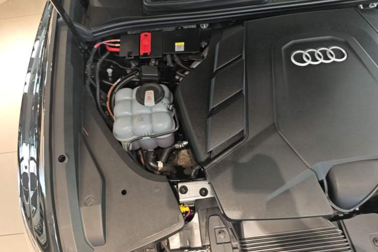 Used Audi Q8 2024 55 TFSI Luxury Dynamic Model Engine Bay Right